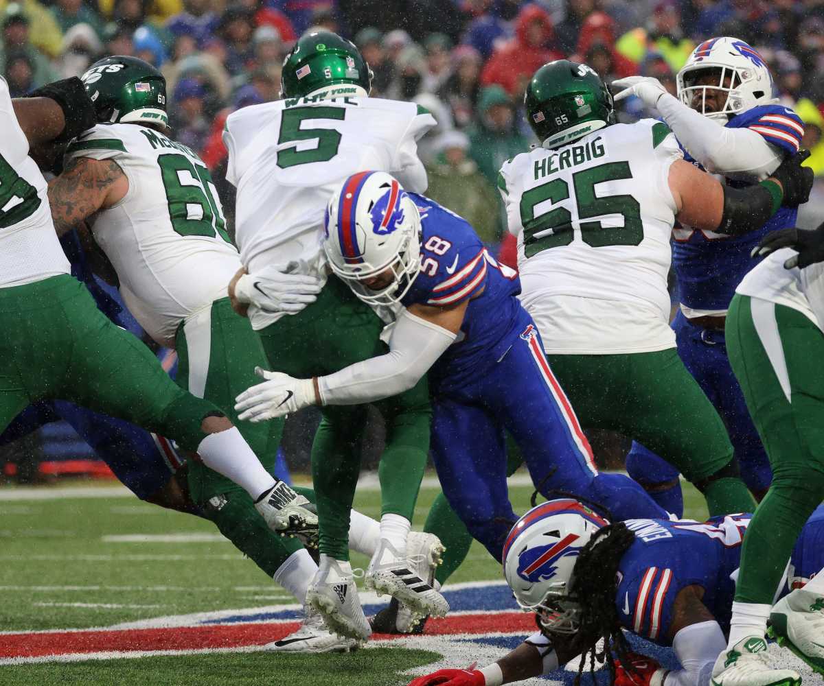 Bills LB Matt Milano crushes QB Mike White